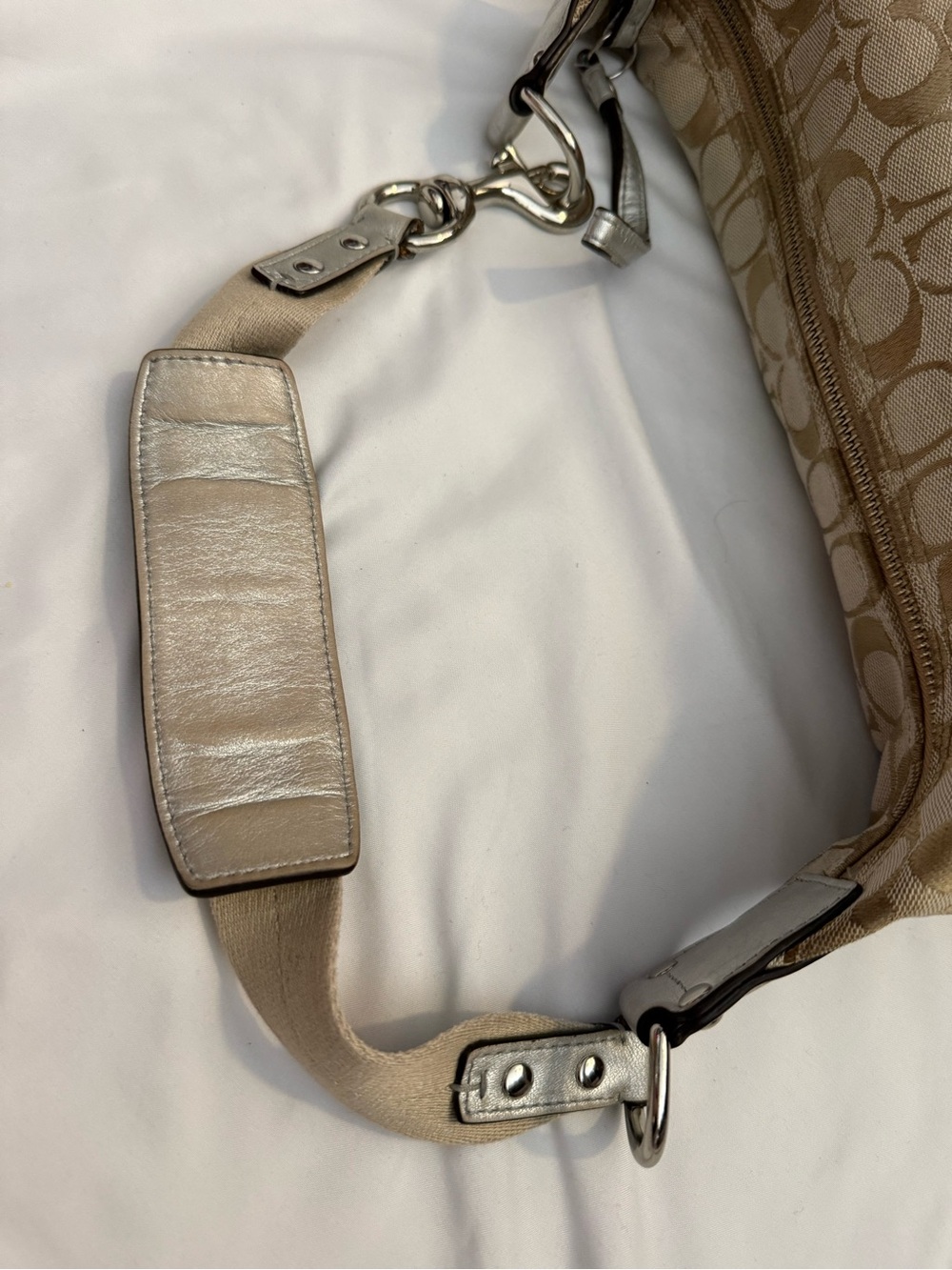 EUC Vintage Coach Gallery Signature
Hobo Shoulder Bag with Multicolor Stripe - Picture 10 of 15